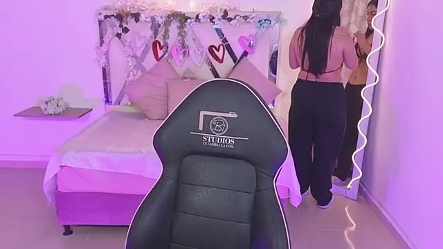 ZURY TAY online show from September 23, 11:46 am