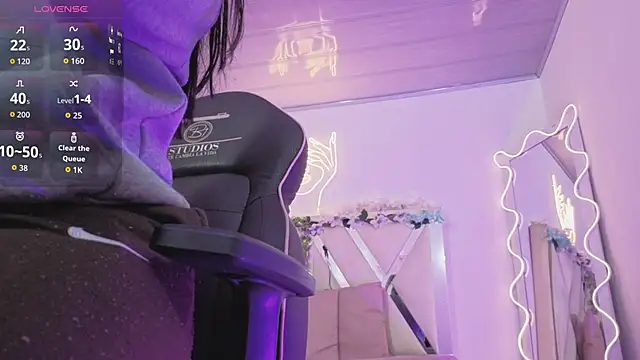 ZURY TAY online show from March 7, 11:40 am