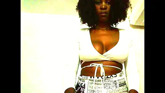 Snapshot of DesiredQueen25 chatting on September 15, 10:59 am DesiredQueen25 online show from September 15, 10:59 am