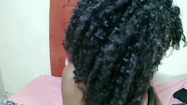 Snapshot of DesiredQueen25 chatting on October 1, 9:54 pm DesiredQueen25 online show from October 1, 9:54 pm