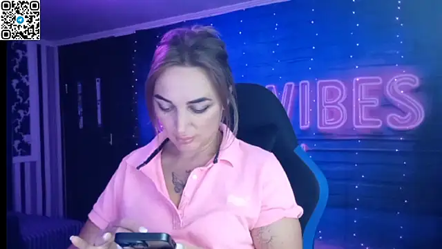 Snapshot of Blonde_Temptation chatting on September 12, 10:43 pm Blonde Temptation online show from September 12, 10:43 pm