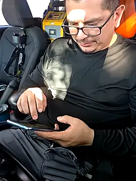 Snapshot of lucho8690 chatting on October 14, 8:42 pm lucho8690 online show from October 14, 8:42 pm