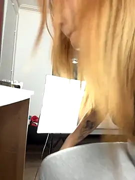 Snapshot of MiaKiittyy chatting on November 4, 1:16 am MiaKiittyy online show from November 4, 1:16 am