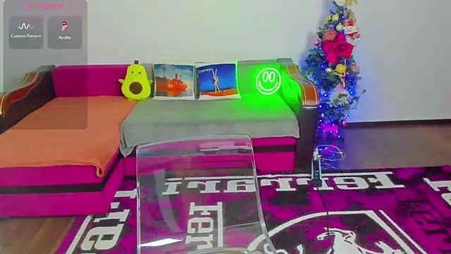 Snapshot of MiaKiittyy chatting on December 19, 1:23 am MiaKiittyy online show from December 19, 1:23 am