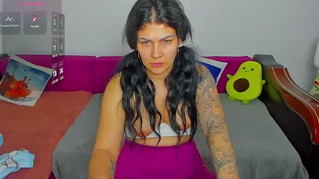 Snapshot of MiaKiittyy chatting on January 8, 5:37 pm MiaKiittyy online show from January 8, 5:37 pm