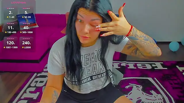 Snapshot of MiaKiittyy chatting on January 14, 1:00 am MiaKiittyy online show from January 14, 1:00 am