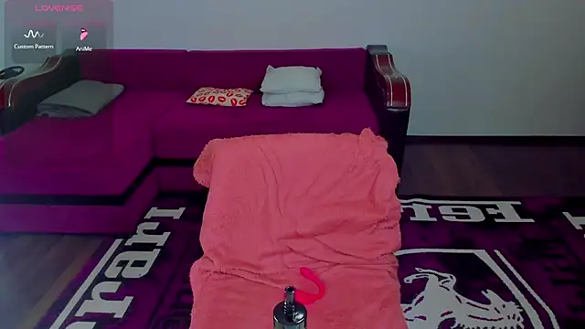 Snapshot of MiaKiittyy chatting on January 17, 5:27 pm MiaKiittyy online show from January 17, 5:27 pm