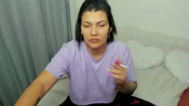 Snapshot of MiaKiittyy chatting on February 12, 11:00 pm MiaKiittyy online show from February 12, 11:00 pm