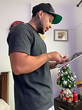 Snapshot of DeimonOficial chatting on December 20, 3:30 pm DeimonOficial online show from December 20, 3:30 pm