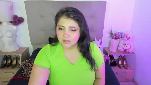 TifanyAmazinng online show from April 13, 2:22 pm