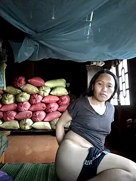 Snapshot of PhamPm70 chatting on November 13, 8:24 am PhamPm70 online show from November 13, 8:24 am