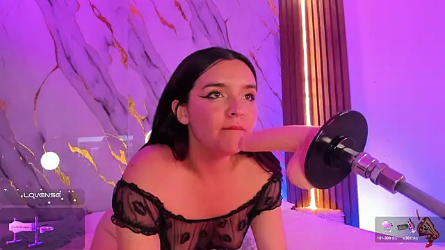 Snapshot of alicecute77 chatting on October 29, 2:47 am alicecute77 online show from October 29, 2:47 am