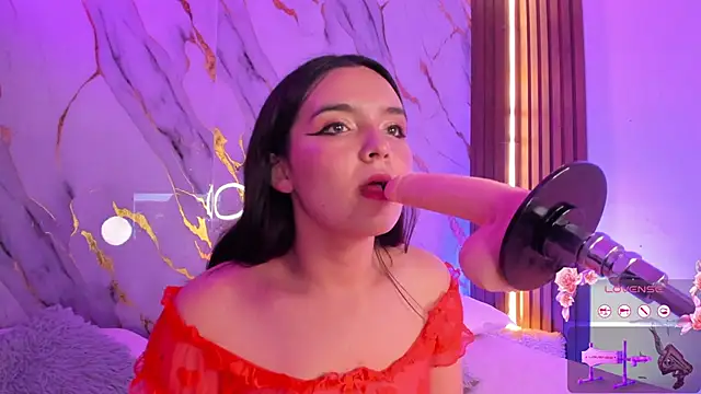 Snapshot of alicecute77 chatting on October 31, 2:23 am alicecute77 online show from October 31, 2:23 am