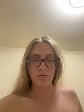 blondebaddi online show from November 7, 3:50 am