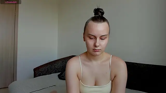 Snapshot of Kelly_Cartier chatting on June 18, 2:10 pm Kelly Cartier online show from June 18, 2:10 pm