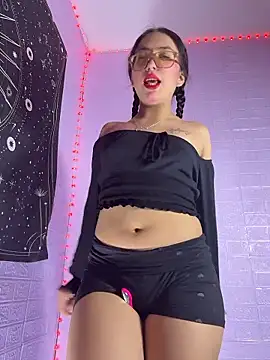 Snapshot of ZeziGamingg chatting on January 17, 7:24 am ZeziGamingg online show from January 17, 7:24 am