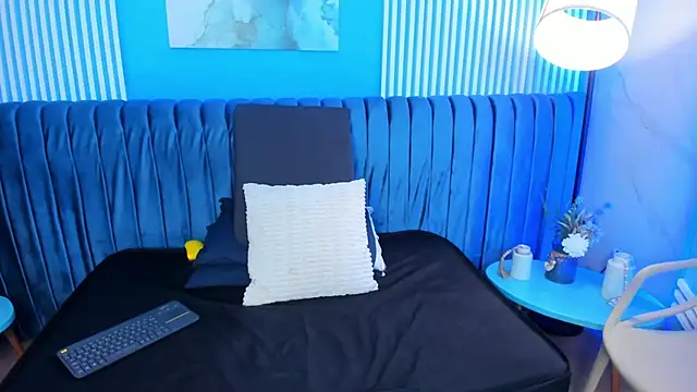 lizzievan online show from October 10, 11:53 am