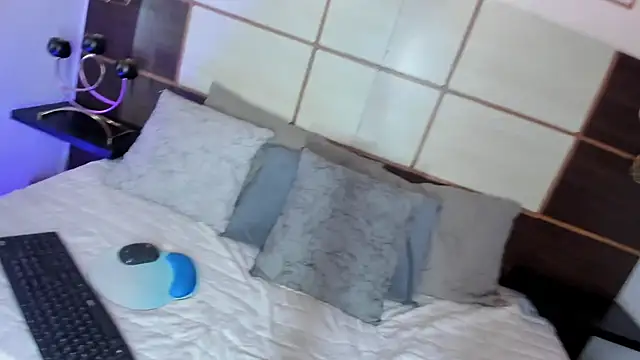 sofiagomez   online show from September 15, 8:20 pm