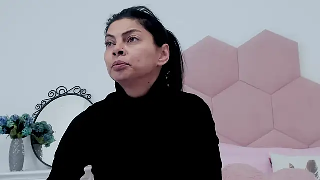 Snapshot of LadyLiia chatting on February 21, 5:13 am LadyLiia online show from February 21, 5:13 am