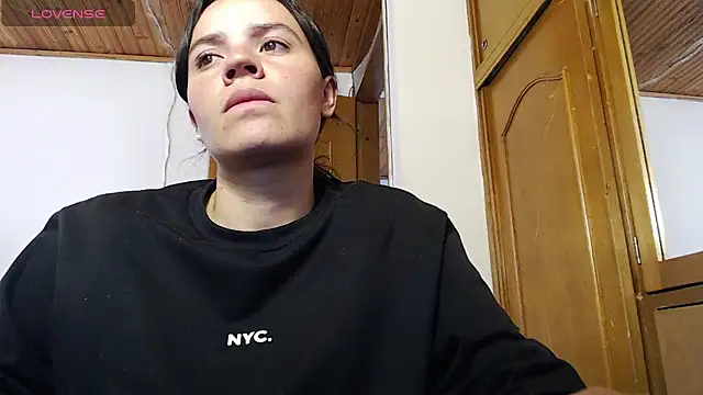 Snapshot of Skylar_Serenity chatting on November 8, 4:51 pm Skylar Serenity online show from November 8, 4:51 pm