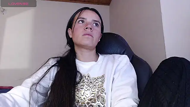 Snapshot of Skylar_Serenity chatting on November 27, 6:54 pm Skylar Serenity online show from November 27, 6:54 pm