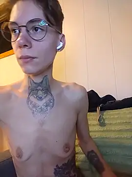 HoneySquirrel online show from April 7, 7:14 pm