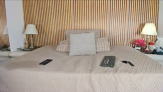 keeyla stone online show from September 27, 8:25 pm