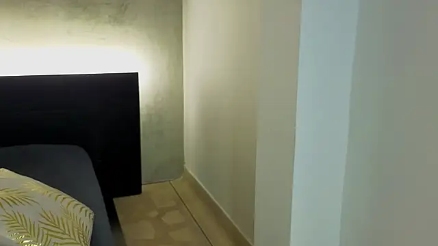 emmi collinss online show from April 8, 7:47 pm