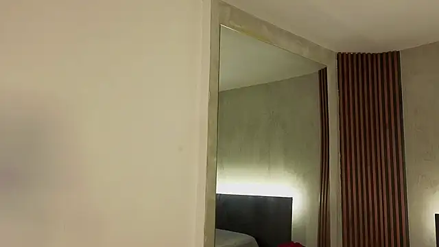 emmi collinss online show from April 15, 8:09 pm