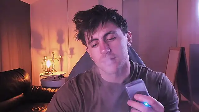 Snapshot of Oscar_Miller_ chatting on September 16, 9:16 pm Oscar Miller online show from September 16, 9:16 pm