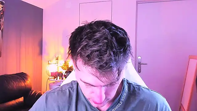 Snapshot of Oscar_Miller_ chatting on October 3, 9:12 pm Oscar Miller online show from October 3, 9:12 pm