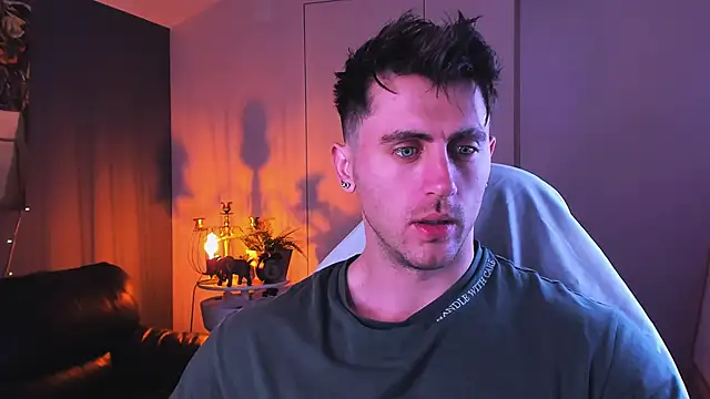 Snapshot of Oscar_Miller_ chatting on October 4, 9:02 pm Oscar Miller online show from October 4, 9:02 pm