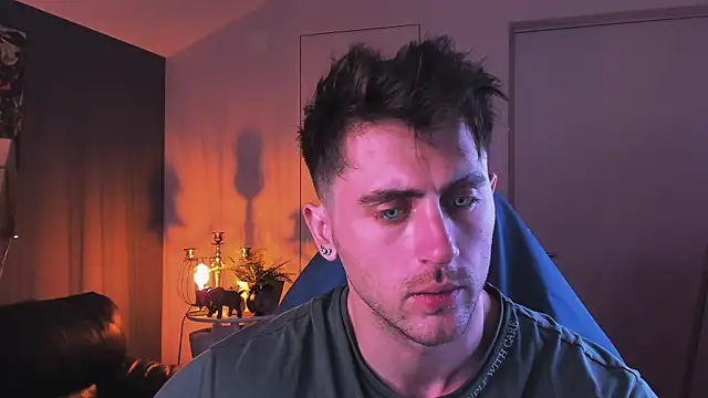 Snapshot of Oscar_Miller_ chatting on October 5, 9:02 pm Oscar Miller online show from October 5, 9:02 pm