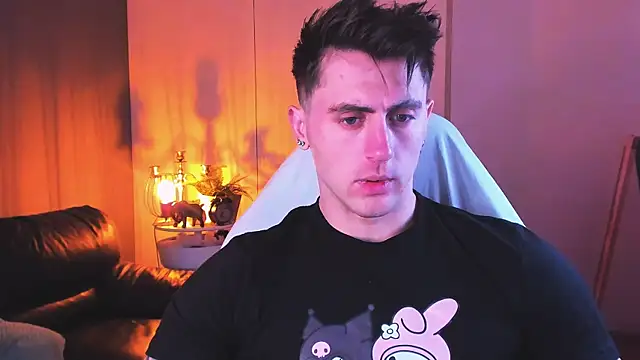 Snapshot of Oscar_Miller_ chatting on October 6, 9:23 pm Oscar Miller online show from October 6, 9:23 pm