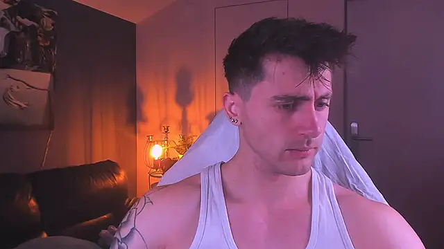 Snapshot of Oscar_Miller_ chatting on October 11, 9:24 pm Oscar Miller online show from October 11, 9:24 pm