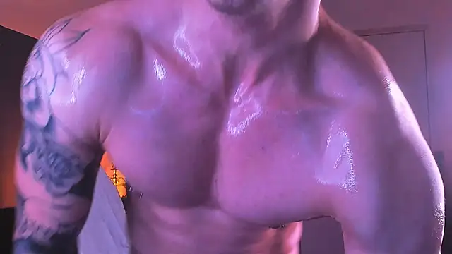 Snapshot of Oscar_Miller_ chatting on October 12, 9:14 pm Oscar Miller online show from October 12, 9:14 pm