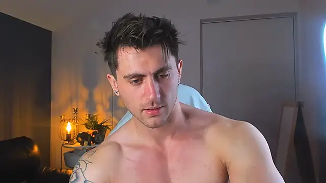 Snapshot of Oscar_Miller_ chatting on October 19, 9:04 pm Oscar Miller online show from October 19, 9:04 pm