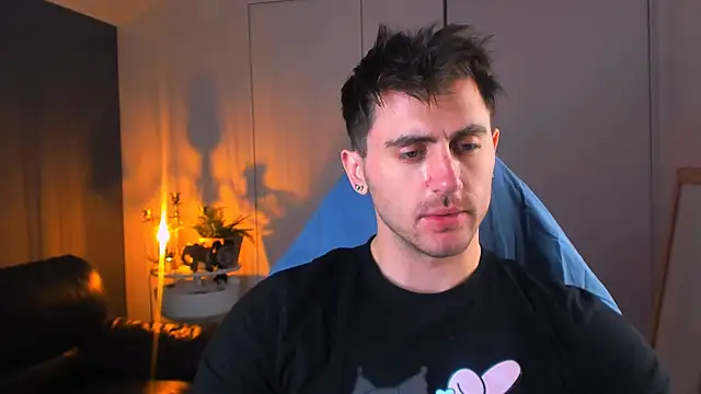 Snapshot of Oscar_Miller_ chatting on October 20, 8:53 pm Oscar Miller online show from October 20, 8:53 pm