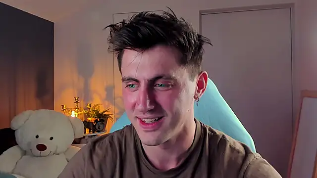 Snapshot of Oscar_Miller_ chatting on October 23, 9:02 pm Oscar Miller online show from October 23, 9:02 pm