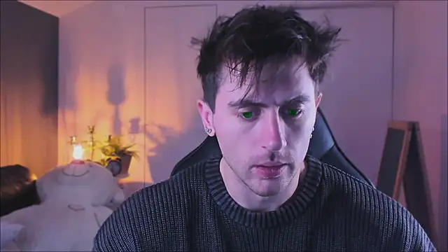 Snapshot of Oscar_Miller_ chatting on November 8, 8:40 pm Oscar Miller online show from November 8, 8:40 pm