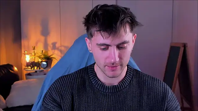 Snapshot of Oscar_Miller_ chatting on November 15, 9:11 pm Oscar Miller online show from November 15, 9:11 pm