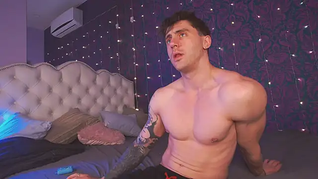 Snapshot of Oscar_Miller_ chatting on November 27, 9:17 pm Oscar Miller online show from November 27, 9:17 pm