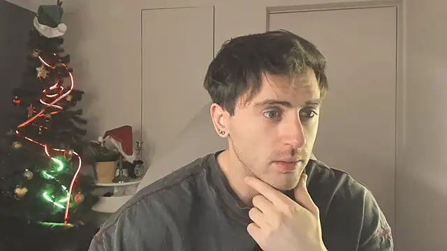 Snapshot of Oscar_Miller_ chatting on December 19, 9:22 pm Oscar Miller online show from December 19, 9:22 pm