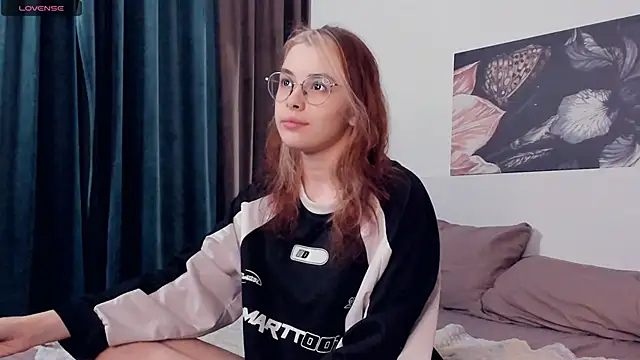Snapshot of VedaSchulz chatting on October 5, 6:50 pm VedaSchulz online show from October 5, 6:50 pm