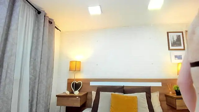 JenniferAuriston online show from March 12, 8:04 pm