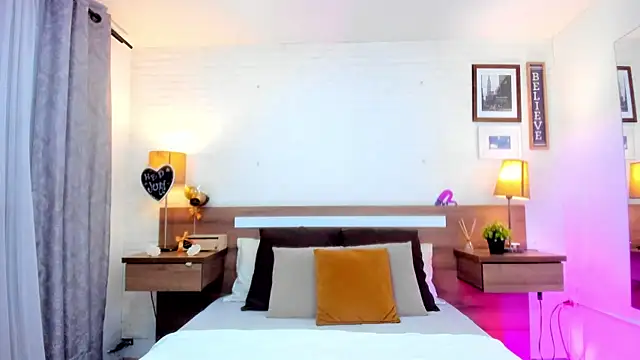 JenniferAuriston online show from April 16, 7:25 pm