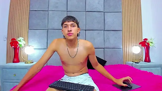 ChanellandMax online show from September 17, 1:02 pm