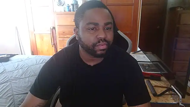 Snapshot of Breadwinnah chatting on June 8, 4:29 pm Breadwinnah online show from June 8, 4:29 pm