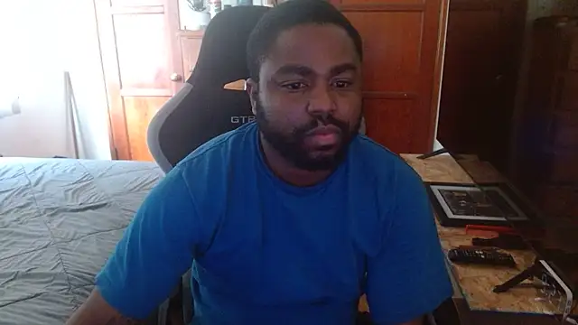 Snapshot of Breadwinnah chatting on June 12, 4:28 pm Breadwinnah online show from June 12, 4:28 pm