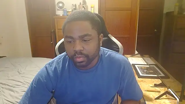 Snapshot of Breadwinnah chatting on June 25, 3:17 am Breadwinnah online show from June 25, 3:17 am